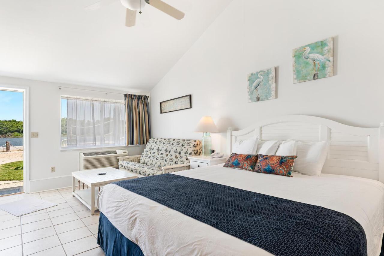 Lowes Wharf Marina Inn Шервуд Экстерьер фото